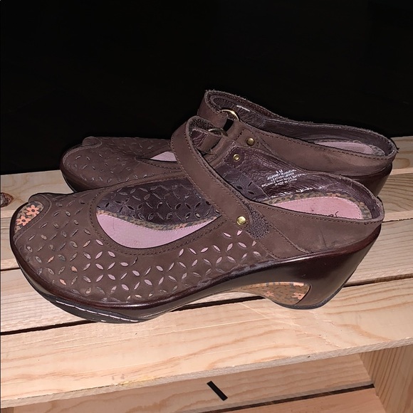 Shoes - Picture 2 of 4